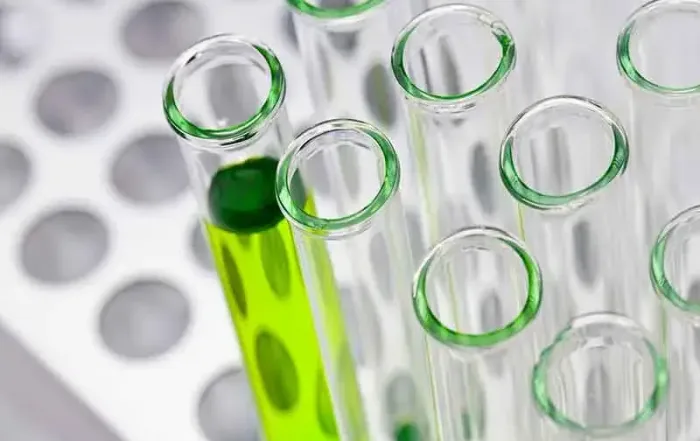 Sistemas de tratamento de água e osmose reversa em produtos farmacêuticos