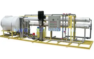 tratamiento de agua potable pública sistema de purificación de agua comercial con filtro de válvula automática RUNXIN China CHIWATEC